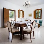 Fontana Villa